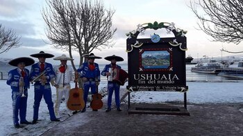 Desde la izquierda. Equipo casi