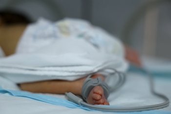 Los bebés prematuros suelen permanecer