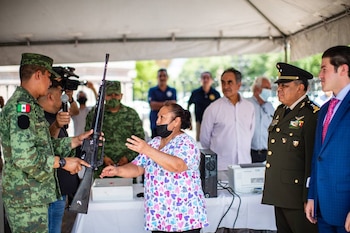 Canje de armas por vales