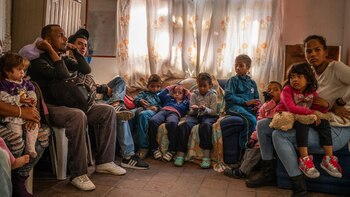 Damaris Olivares, a la derecha,