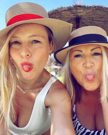 Esmeralda Moya junto a su