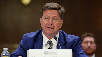 El Senado confirma a Jay Clayton como nuevo director de inteligencia nacional de Estados Unidos