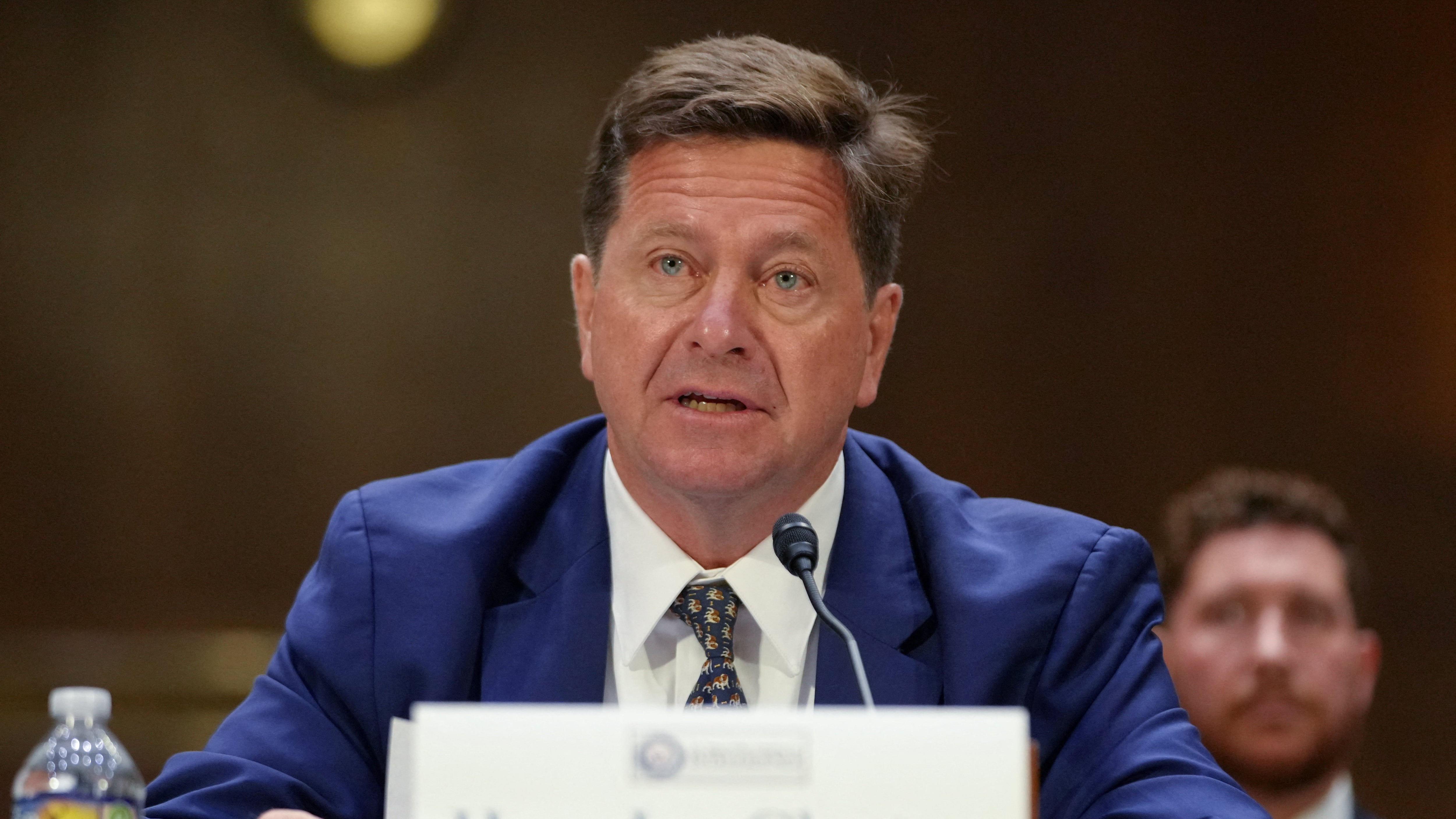El Senado confirma a Jay Clayton como nuevo director de inteligencia nacional de Estados Unidos