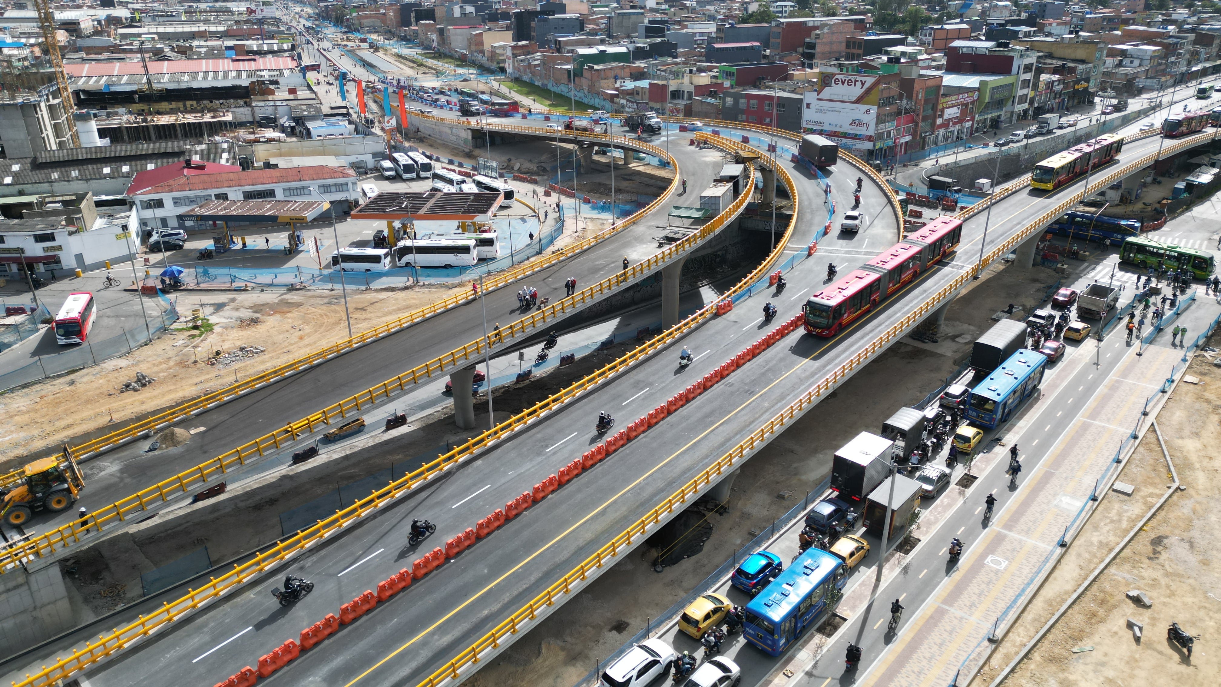 La obra del puente de Venecia prevé habilitación total para finales de 2026, mientras continúan trabajos en los accesos occidental y norte - crédito IDU