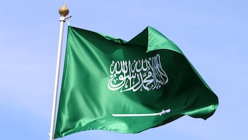Arabia Saudí condena ataques iraníes contra instalaciones civiles y un buque emiratí e insta a la moderación
