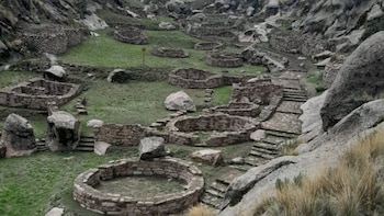 Arqueólogo precisó que T’aqrachullo no supera a Machu Picchu, pero destacan singular hallazgo de templos y miles de objetos
