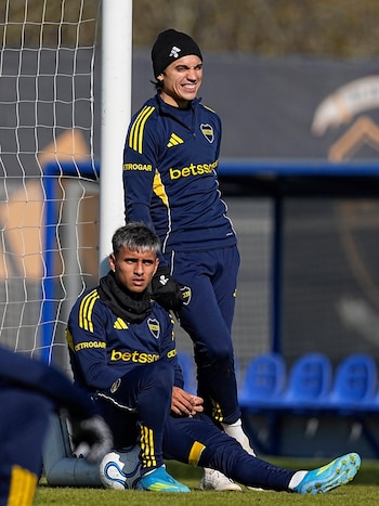 Milton Delgado y Exequiel Zeballos, dos futbolistas que pronto podrían dejar Boca
