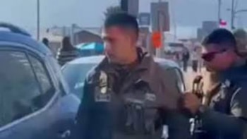 Un dentista chileno se hizo pasar por policía y empezó a dirigir el tráfico: quedó libre bajo fianza de USD 2.000