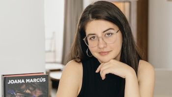 Joana Marcús decidió no compartir Los ecos de Jude con lectoras beta ni con su agente para que su criterio fuera el único durante el proceso creativo - (Penguin Random House)