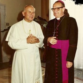 Juan José Gerardi Conedera, obispo auxiliar del Arzobispado de Santiago de Guatemala, se reúne con el Papa Juan Pablo II en un significativo encuentro en el Vaticano. (ODHAG)