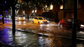 Alerta máxima en Valencia por fuertes lluvias: La Generalitat envía un Es-Alert por el riesgo de inundaciones y activa la preemergencia en los barrancos