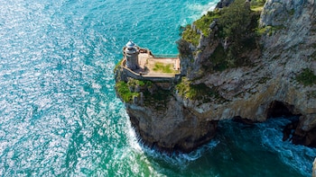 Faro del Caballo, Santoña (Shutterstock