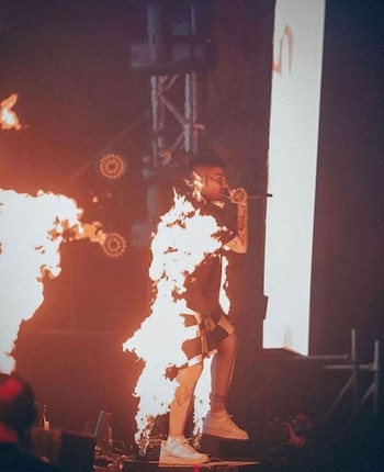 Duki casi se prende fuego