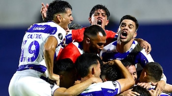 El abrazo emotivo del Sportivo