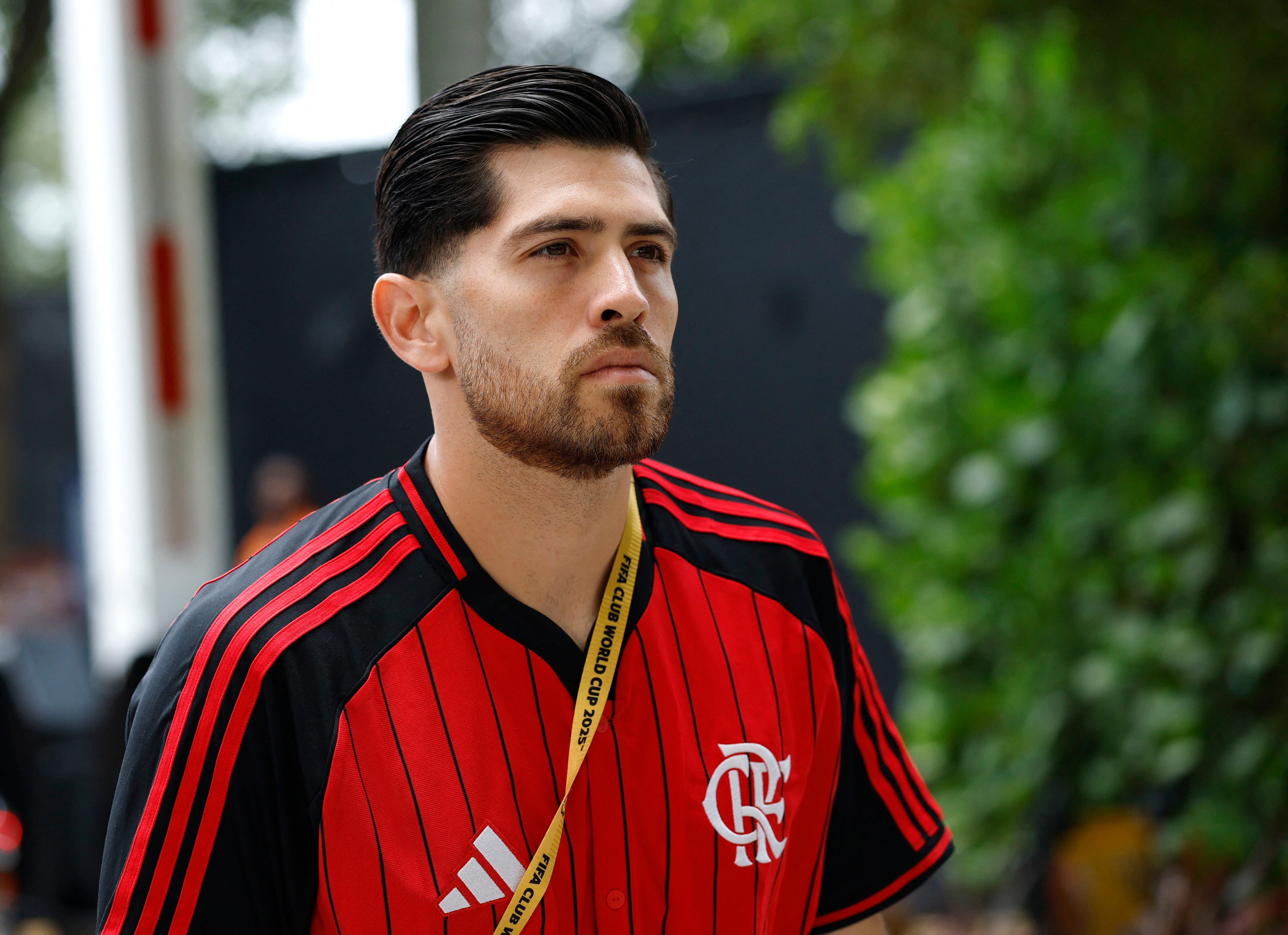 Soccer Football - FIFA Club World Cup - Round of 16 - Flamengo v Bayern Munich - Hard Rock Stadium, Miami Gardens, Florida, U.S. - June 29, 2025 Flamengo's Agustin Rossi arrives at the stadium before the match REUTERS/Marco Bello