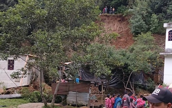 Ocho personas, entre ellas varios menores de edad, quedaron bajo los escombros tras el derrumbe de una casa ubicada en Chichicastenango, Quiché, Guatemala.
