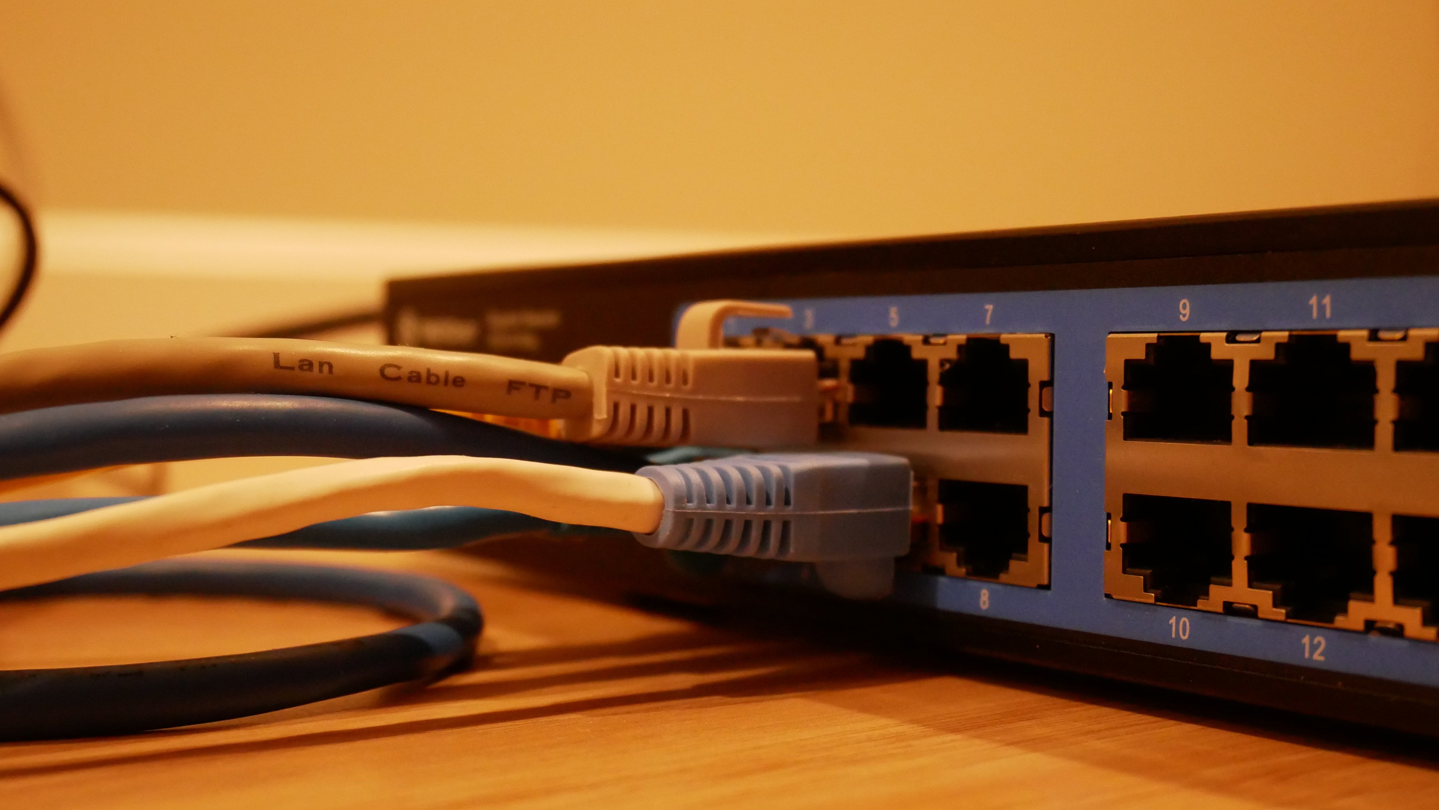 Reiniciar el router es una de las mejores opciones si tu internet va lento.