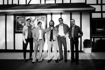 Jet brindará su primer concierto en Colombia, en 2027, integrando la gira del grupo por América del Sur junto a fechas en Chile y Brasil - crédito cortesía Flora Music