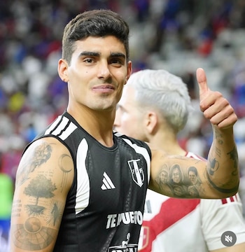 Alfonso Barco se consolidou como titular na defesa da seleção peruana.