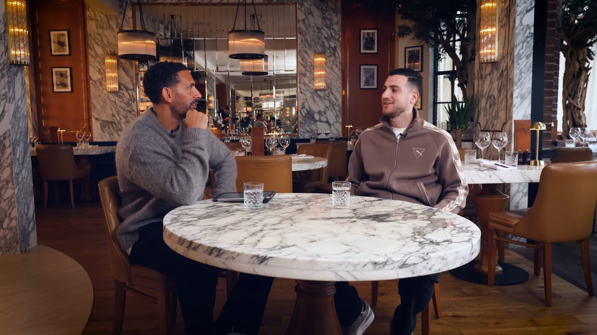 Diogo Dalot subraya el liderazgo colectivo y la resiliencia como claves para afrontar la presión en el Manchester United (Rio Ferdinand Presents)