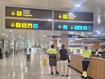 Caen varias placas del falso