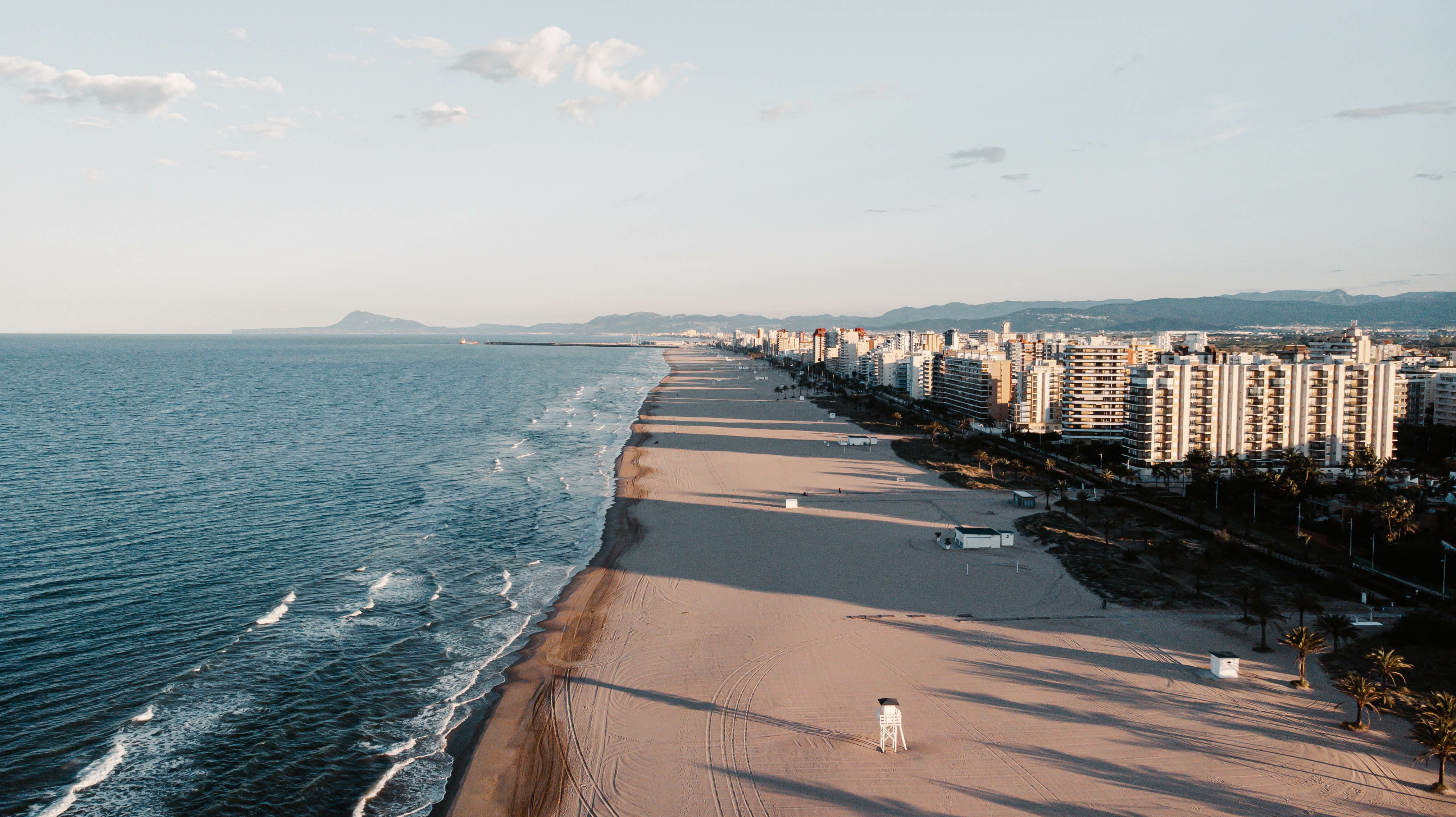 Playa de Gandía, en Valencia, la ciudad que ocupa el puesto 1. (Adobe Stock).