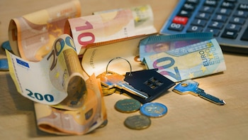 Esto es lo que pasa si compras o vendes una vivienda con dinero negro: las multas pueden llegar al 150% de lo defraudado