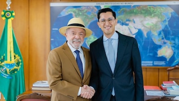 Lula da Silva charla con Roberto Velasco en Brasil sobre la democracia en AL, reitera invitación a Sheinbaum