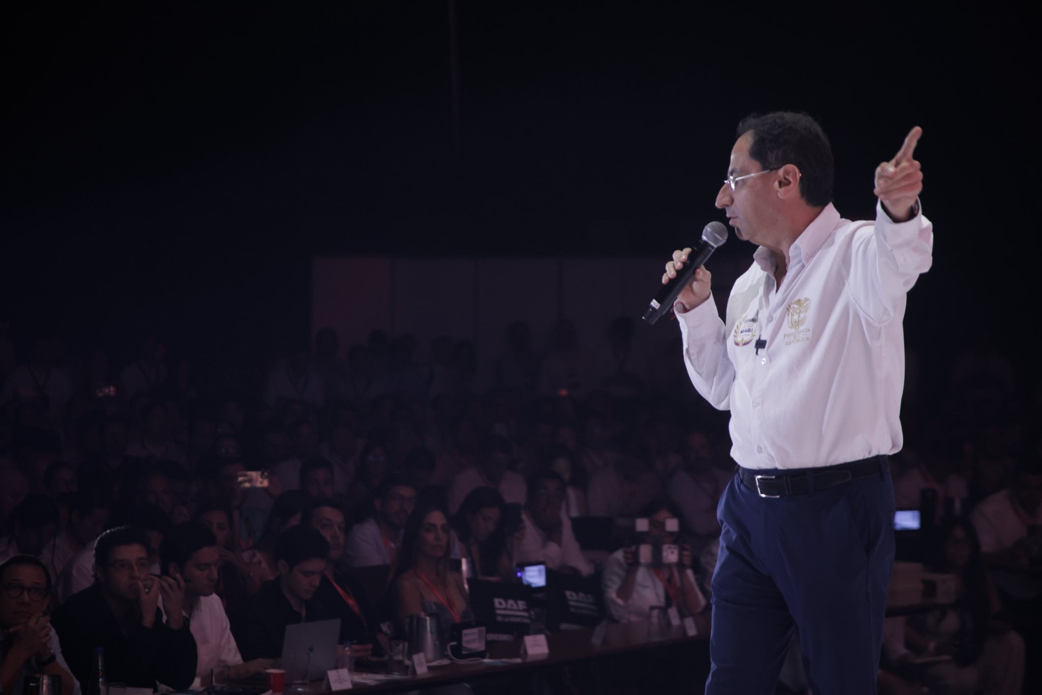 El vicepresidente José Manuel Restrepo busca con el empresariado una solución para reactivar la inversión en Cali - crédito @ViceColombia (Vicepresidencia)