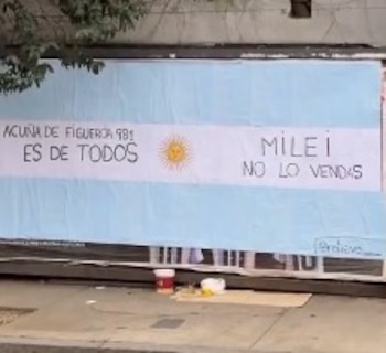 El cartel que figura en la fachada del predio que el Estado nacional rematará, por cuarta vez, el 20 de agosto
