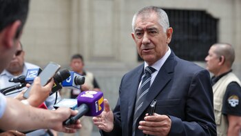 Gobierno despliega militares y ministro