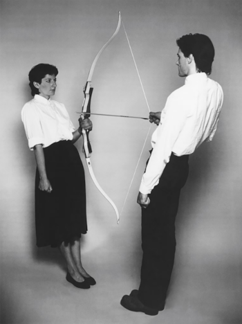 «Rest Energy», una performance conjunta de Abramović y Ulay de 1980, es una de las obras más audaces que la expareja realizó en colaboración. Ulay y Marina Abramović.