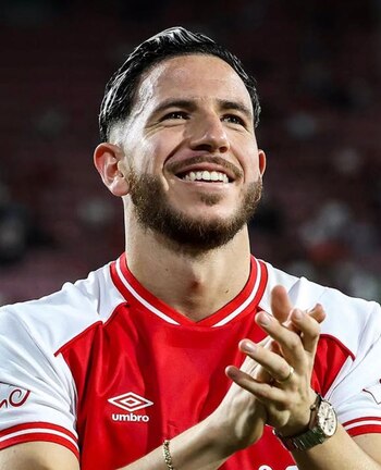 Adrián Ugarriza, en plena felicidad por su primer contacto con los hinchas del Hapoel Be’er Sheva. - Crédito: Sport5