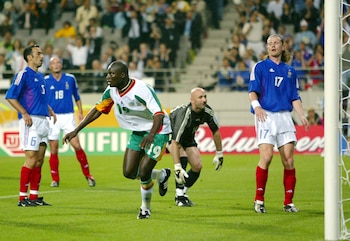 Francia fue eliminada en fase de grupos en Corea-Japón 2002 tras ganar el Mundial en 1998 (REUTERS/Dylan Martinez/File photo)