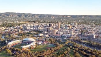 Vista del centro de Adelaida, capital de Australia Meridional, donde North Terrace concentra museos, bibliotecas y espacios culturales (Wikimedia Commons)