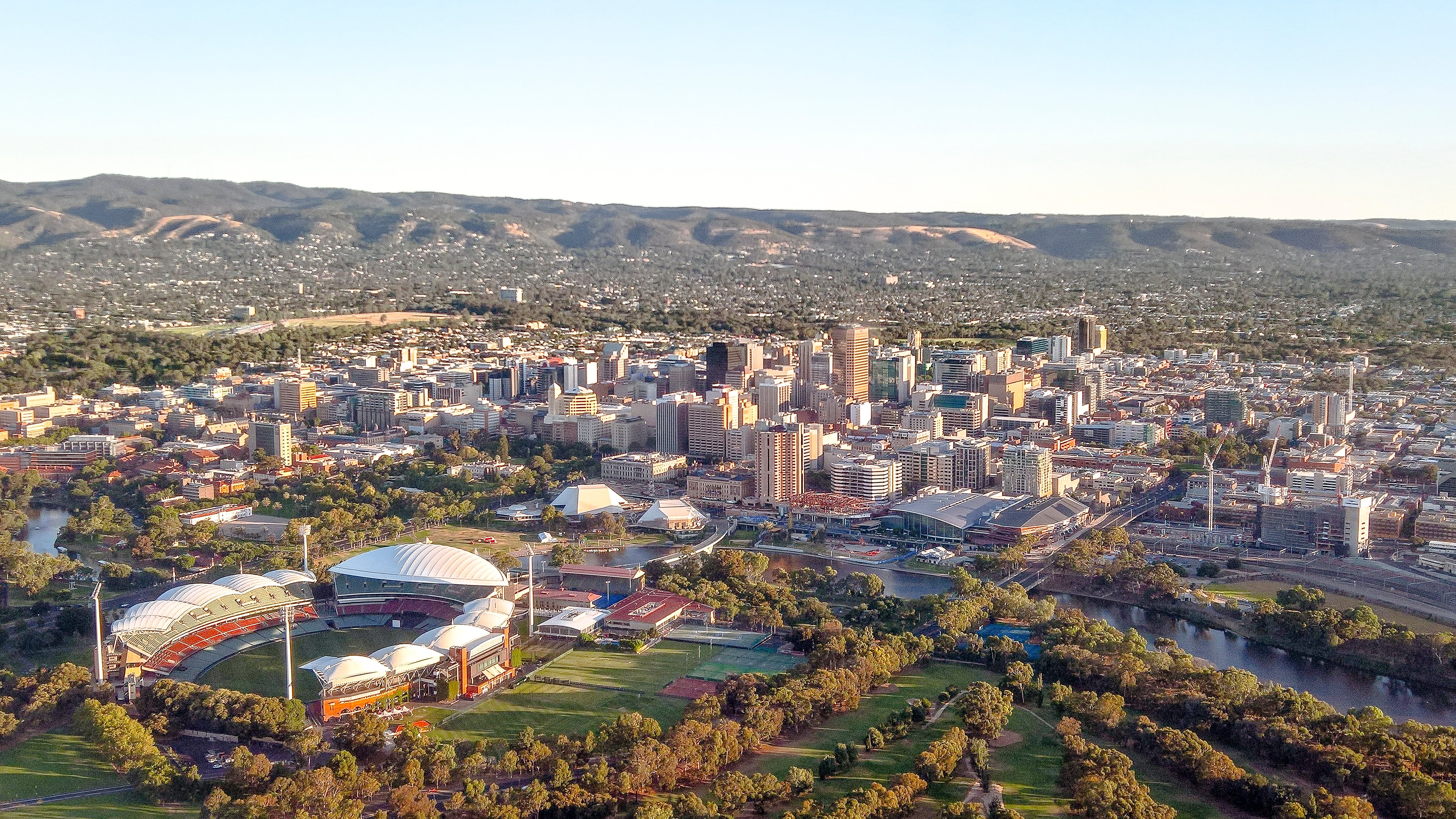 Adelaide conserva su plan original y une playas, colinas y parques