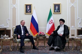 Vladimir Putin junto al iraní