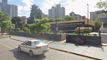 Prendió fuego a su pareja en la puerta de la casa y ahora la mujer lucha por su vida