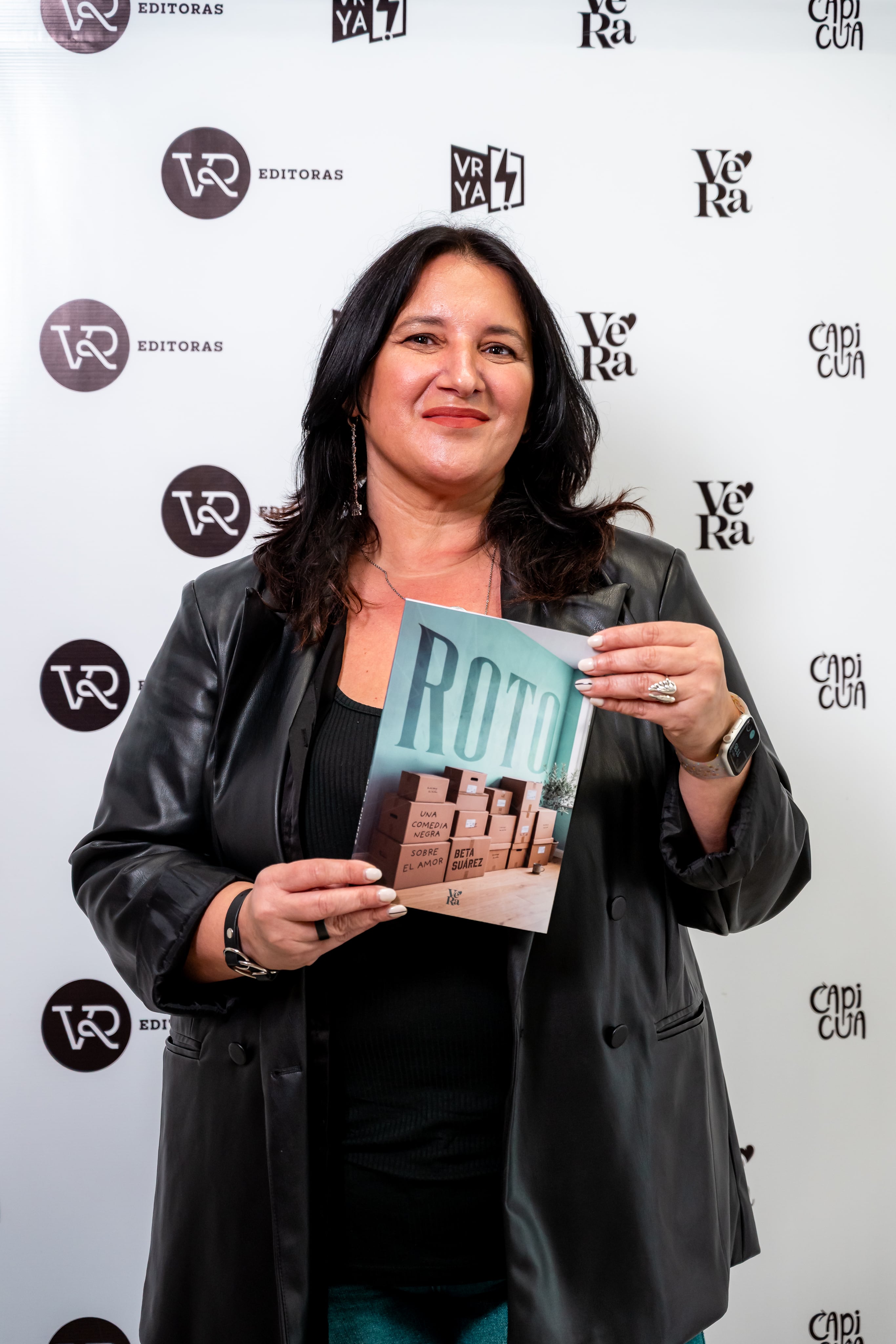 La escritora propone evaluar los vínculos personales mediante la observación de las acciones tras eliminar los diálogos de la escena - (Gentileza de V&R Editoras)