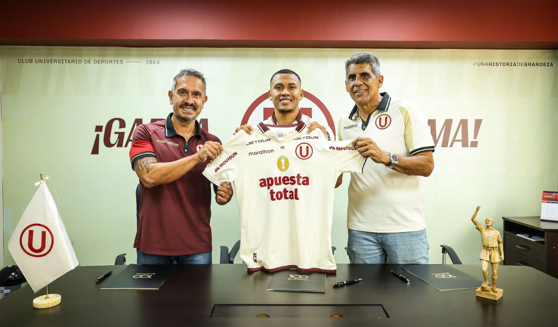 Más allá de lo disciplinario, el fichaje de Reyna abre una disputa financiera que podría escalar en la FPF y condicionar su presencia en el clásico entre cremas y blanquiazules. (Facebook / Universitario)