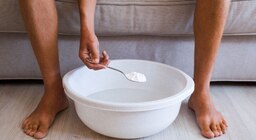 Para qué sirve la mezcla de agua oxigenada y bicarbonato