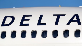Un avión de Delta fue impactado por fuegos artificiales al aterrizar en Chicago en la noche del 4 de julio