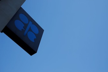 Foto de archivo del logo de la OPEP en el edificio del grupo en Viena.
Abril 9, 2020. REUTERS/Leonhard Foeger