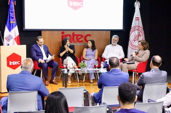 Panel “Vulnerabilidad Sísmica y Seguridad Estructural en República Dominicana”. El país tiene unas 18 fallas sísmicas activas conocidas, de acuerdo con los especialistas que participaron en el panel. (Foto cortesía redes sociales)
