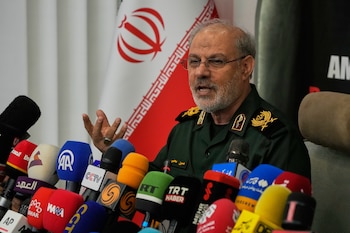 El general Hosein Mohabi, vocero de la Guardia Revolucionaria de Irán, habla durante una conferencia de prensa en Teherán, Irán, el martes 29 de septiembre de 2026 (AP/Vahid Salemi)