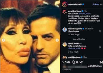 Captura de pantalla de Instagram con Ángel de Brito y Moria Casán en primer plano. Un texto les desea feliz cumpleaños