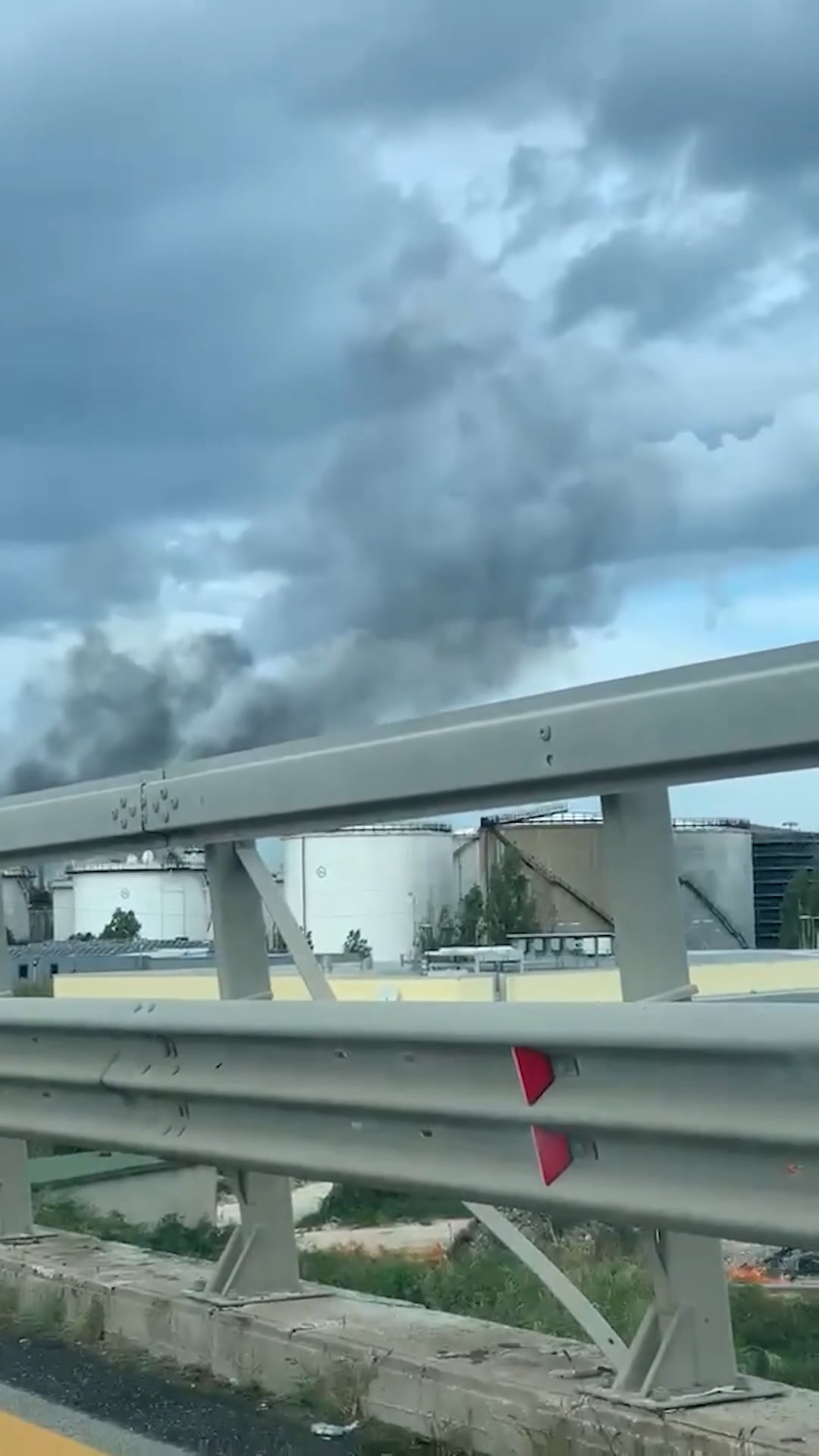 El presidente ucraniano, Volodimir Zelensky, confirmó que drones An-196 RS impactaron una refinería en la ciudad de Ujtá, en la región de Komi, en el noroeste de Rusia