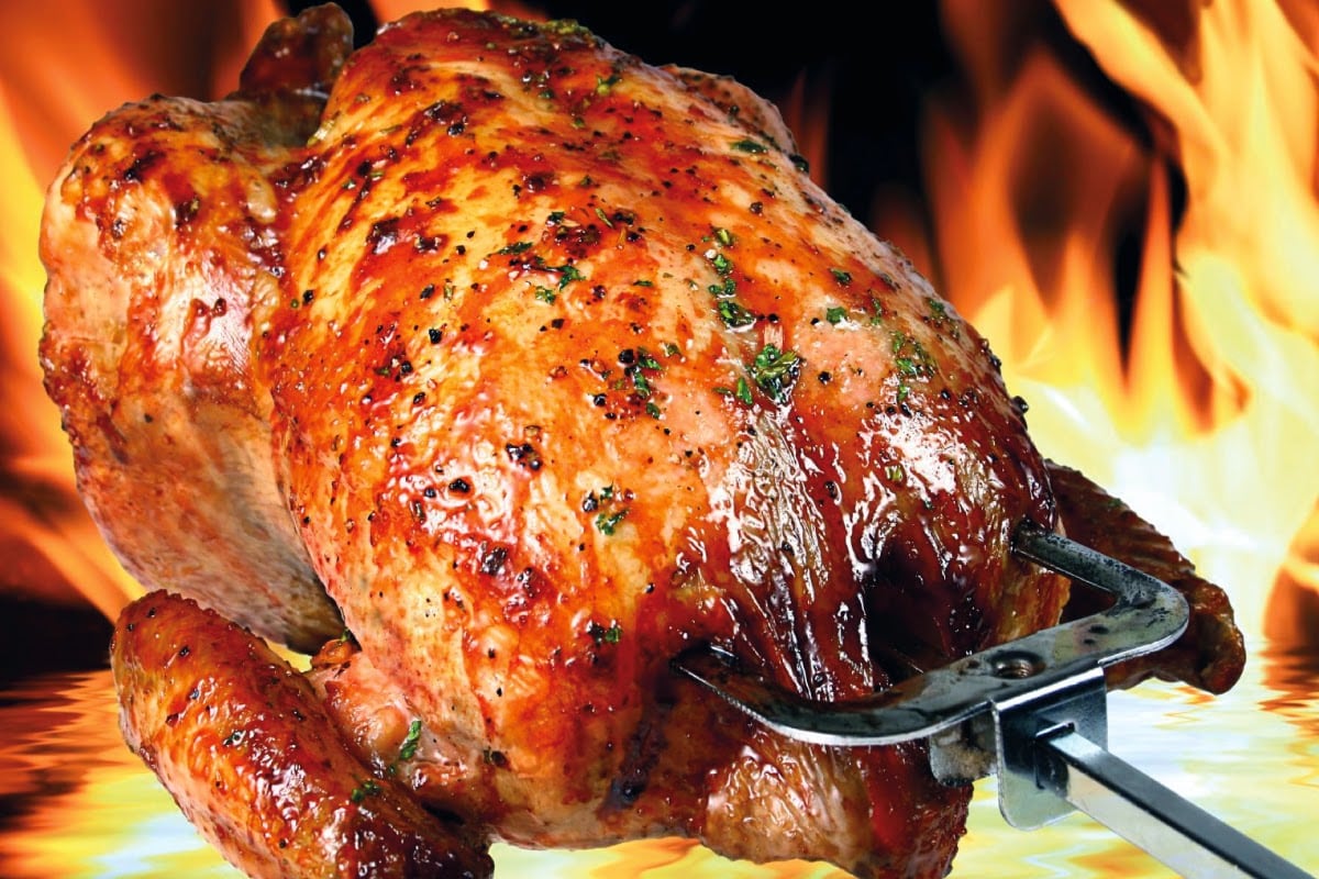 El pollo a la brasa era exclusívo de la elite limeña en los años 50: ¿cómo llegó al plato de todos los peruanos?