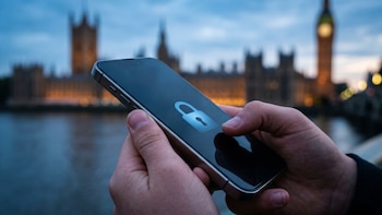 Más de 100.000 adolescentes podrían quedar fuera de las redes sociales en Reino Unido