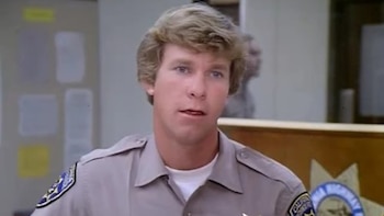 Larry Wilcox como Joe Baker